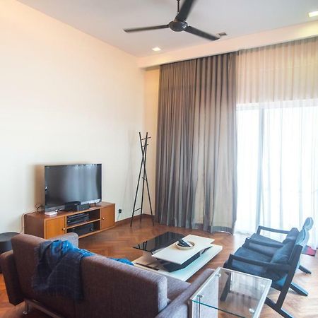 The Suites At Waterside Straits Quay By Plush Bagan Jermal Exterior photo