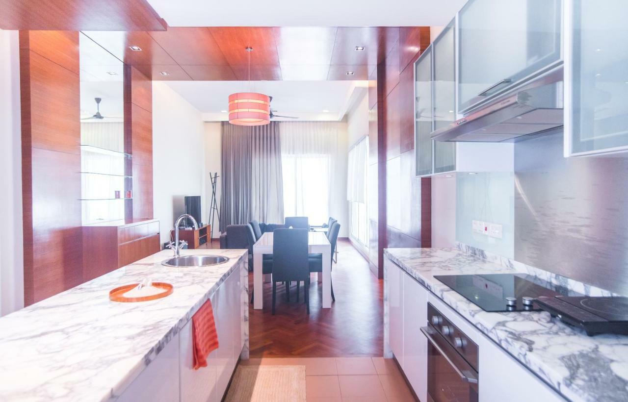 The Suites At Waterside Straits Quay By Plush Bagan Jermal Exterior photo